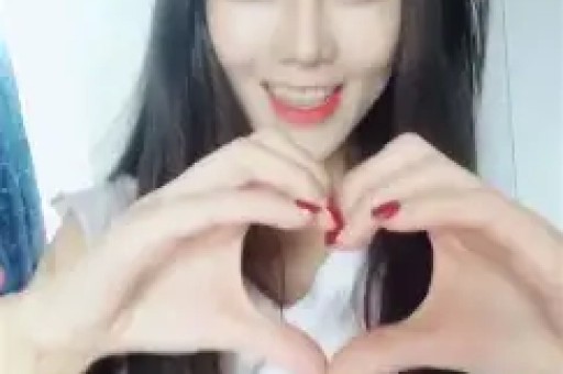 谢娜成都演唱会想看人数超35万艺人跨界为何引争议